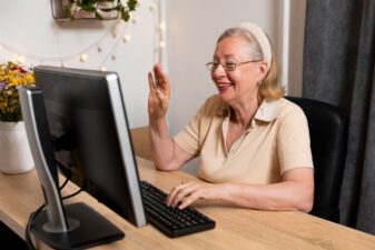 Digiwijs helpt mensen zonder internet met het Digitaal Meedoen Pakket